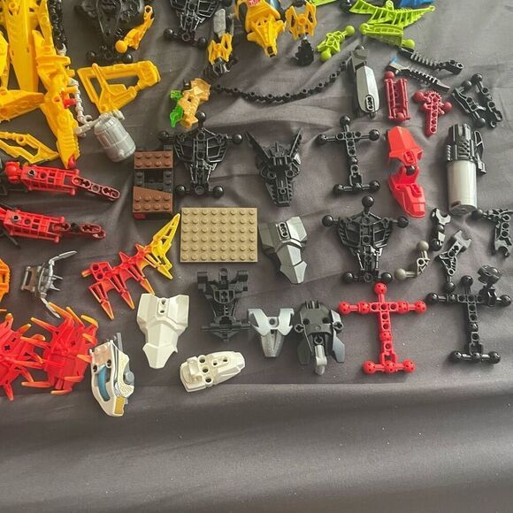 LEGO Bionicle / Hero Factory Lot Approximately 7 lbs Masks Weapons Arms Torsos P - Picture 12 of 14